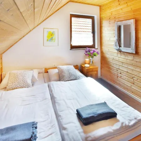 2 Bedroom Beautiful Apartment In Bobolin *