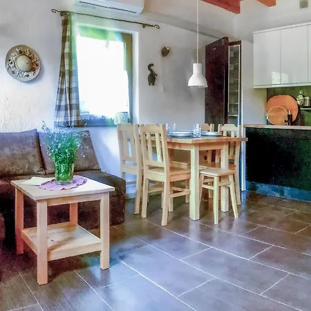 2 Bedroom Beautiful Apartment In Bobolin Apartment